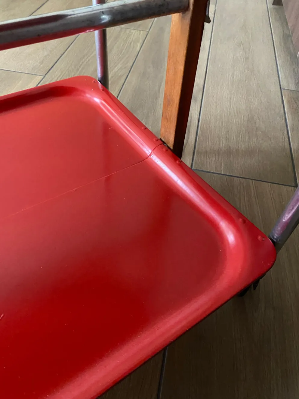Chariot de service table roulante Platex Textable rouge 70’ Spage age