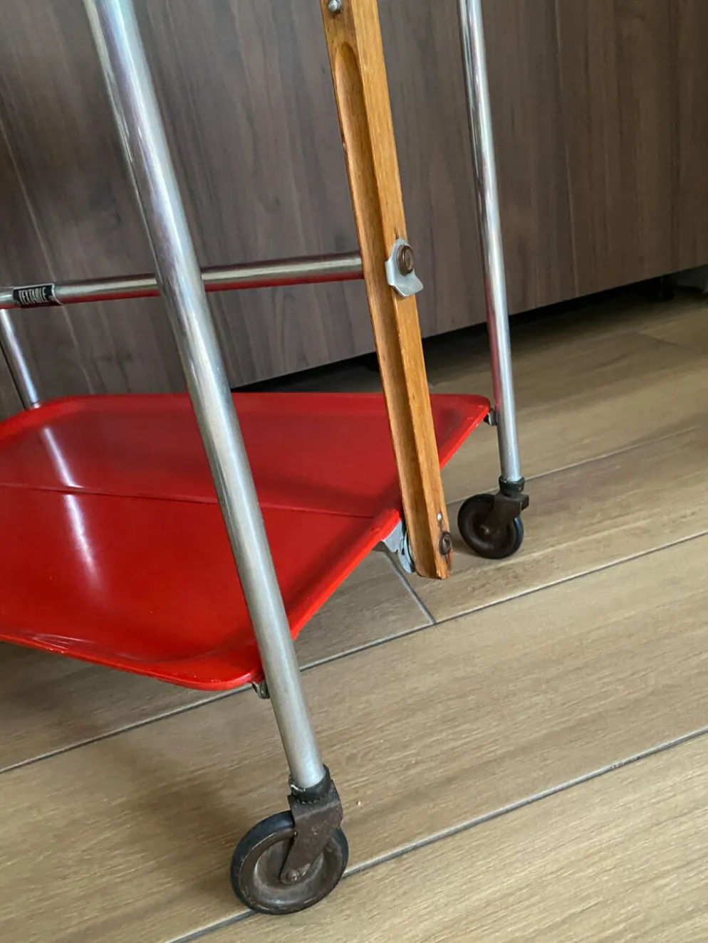 Chariot de service table roulante Platex Textable rouge 70’ Spage age