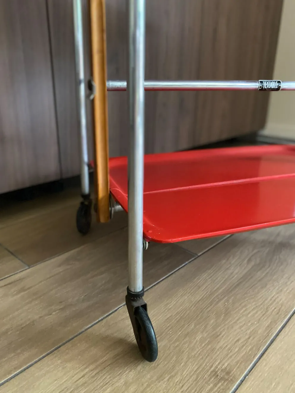 Chariot de service table roulante Platex Textable rouge 70’ Spage age