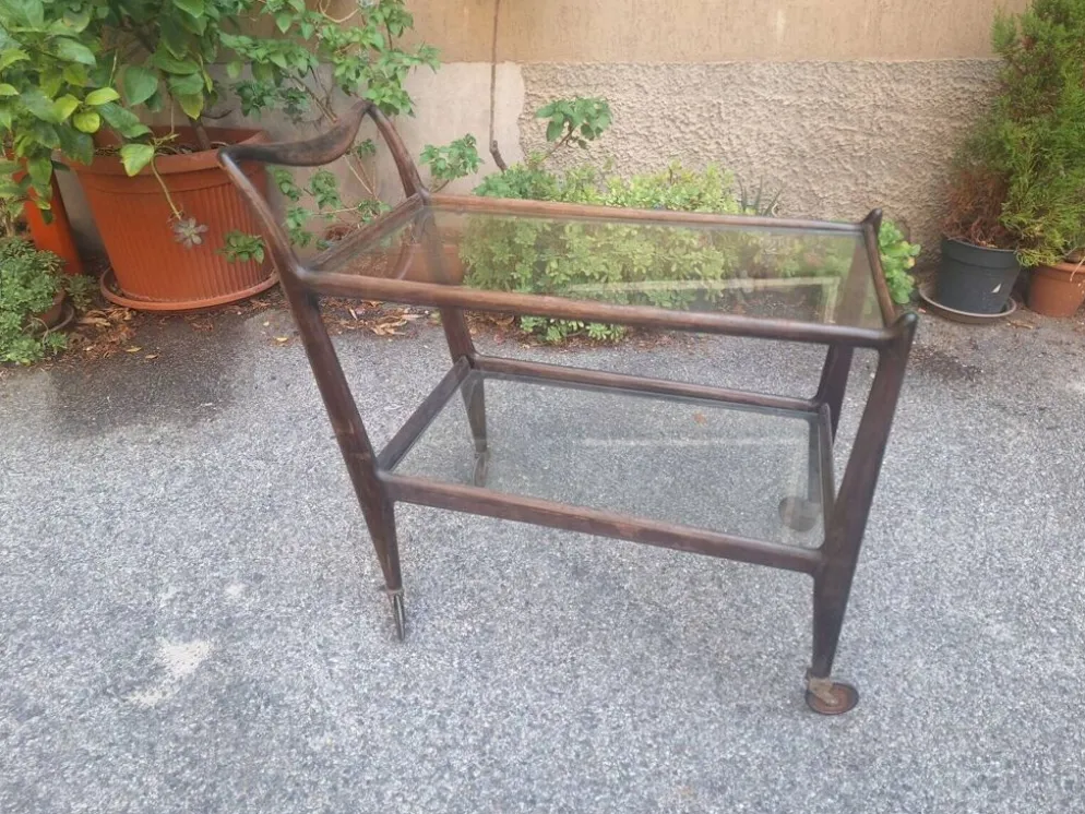 Chariot en bois avec étagères en verre et roues de de Baggis, années 1950