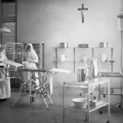 Chariot médical vintage en métal et en verre, années 1930