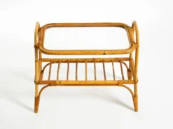 Charmante petite table d'appoint ou table basse italienne des années 60 en bambou avec un plateau en verre glacé.