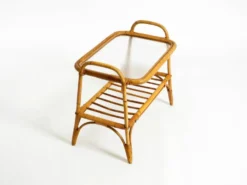 Charmante petite table d'appoint ou table basse italienne des années 60 en bambou avec un plateau en verre glacé.