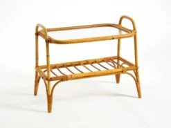Charmante petite table d'appoint ou table basse italienne des années 60 en bambou avec un plateau en verre glacé.