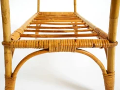 Charmante petite table d'appoint ou table basse italienne des années 60 en bambou avec un plateau en verre glacé.