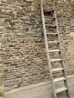 Échelle ancienne