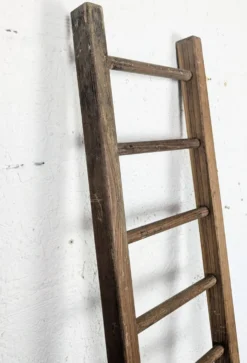 Échelle ancienne en bois