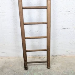 Échelle ancienne en bois
