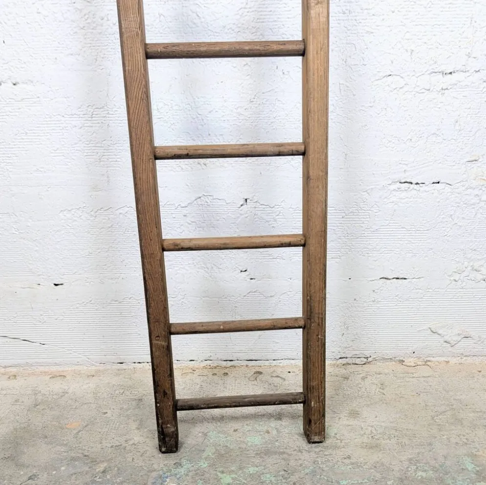 Échelle ancienne en bois