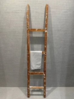 Échelle décorative en bois