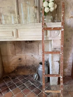 Échelle décorative en bois