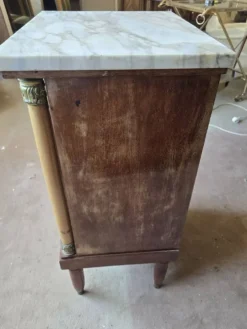 Chevet ancien style Empire avec plateau marbre