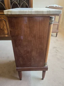 Chevet ancien style Empire avec plateau marbre