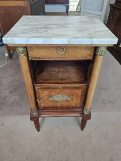Chevet ancien style Empire avec plateau marbre