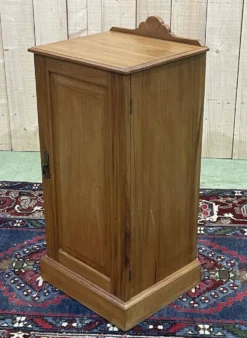 Chevet anglais en satin wood des années 30