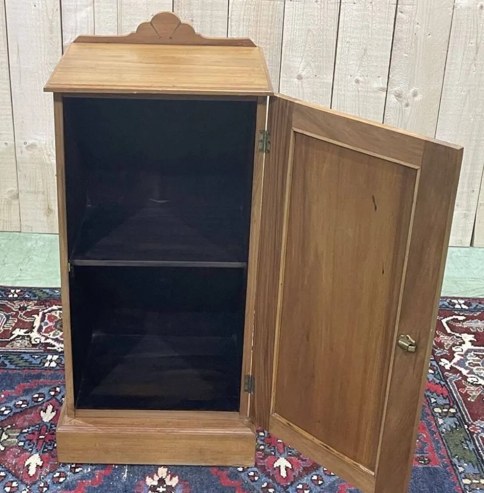 Chevet anglais en satin wood des années 30
