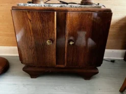chevet Art Déco en chêne avec dessus en marbre