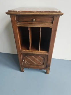 Chevet en bois avec rangement livres