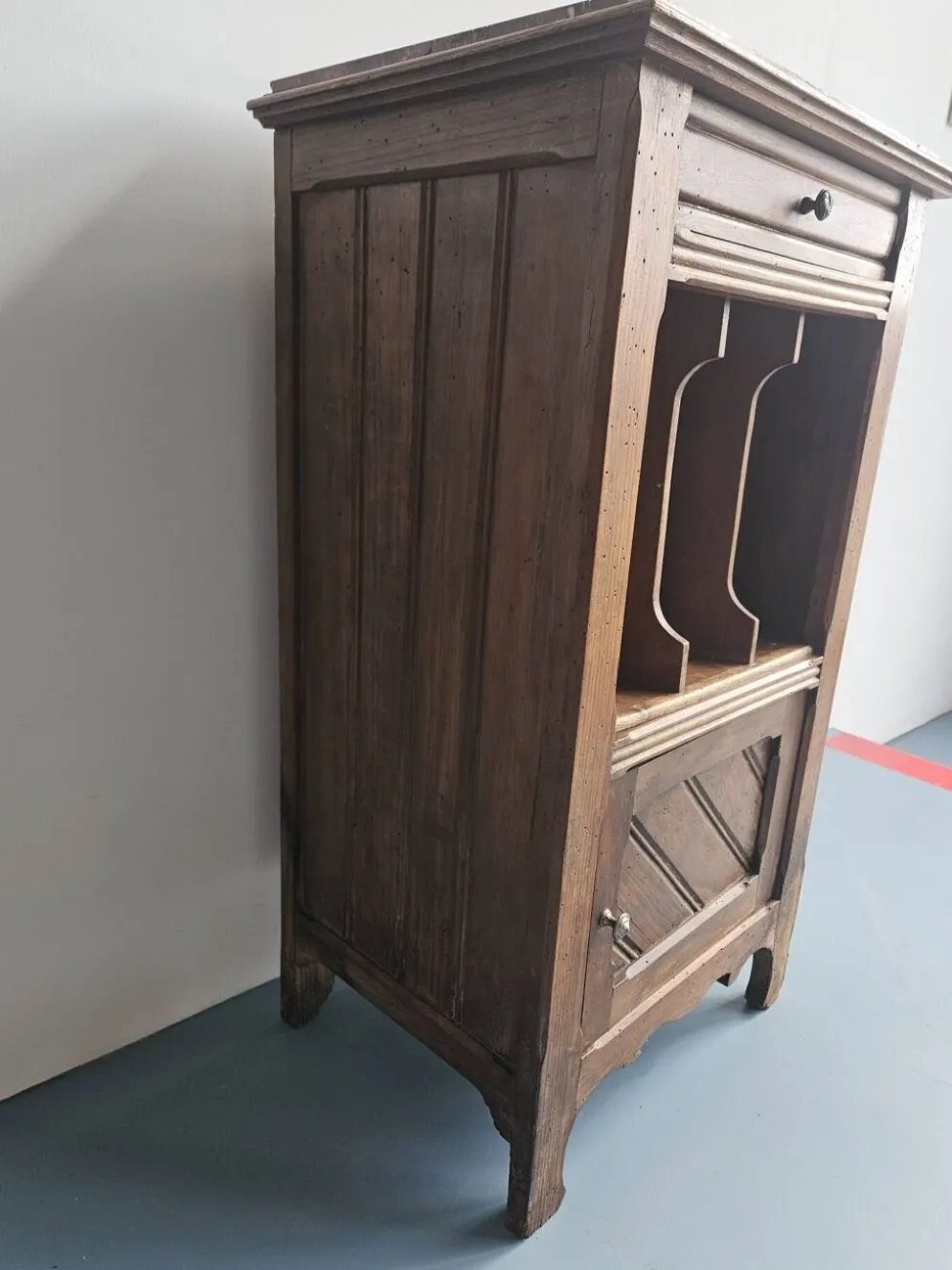 Chevet en bois avec rangement livres