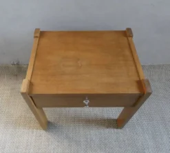 Chevet en bois clair des années 60