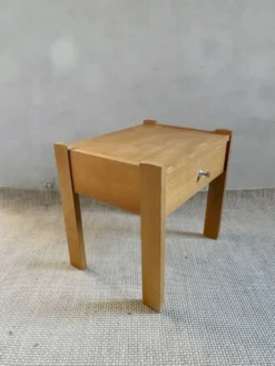 Chevet en bois clair des années 60