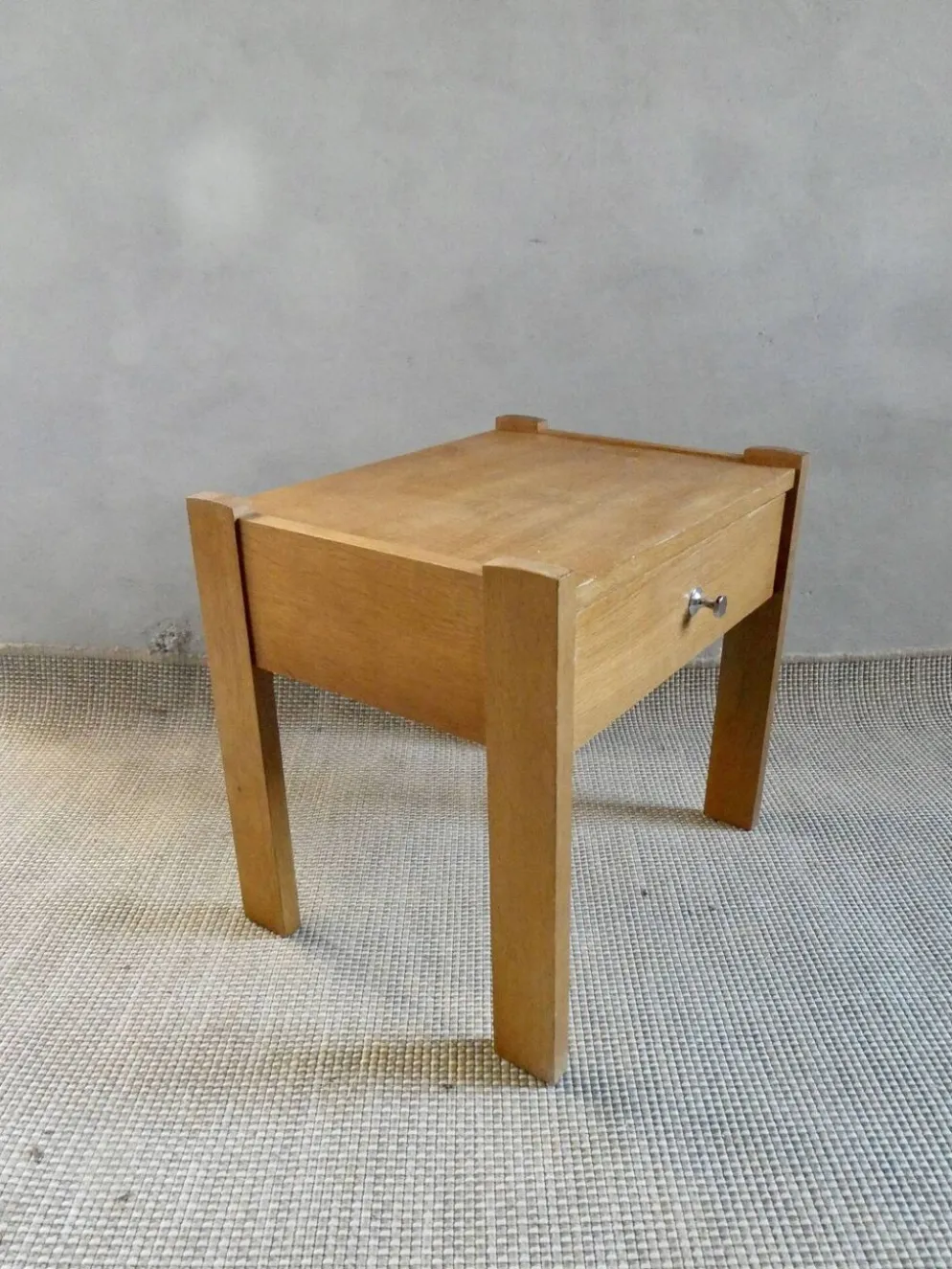 Chevet en bois clair des années 60