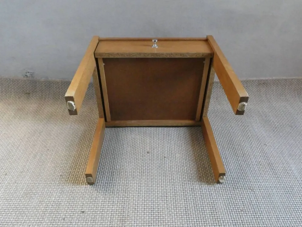 Chevet en bois clair des années 60