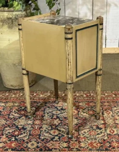 Chevet en hêtre peint et dessus marbre de style Louis XVI fin XIXème