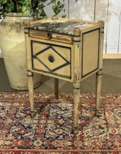 Chevet en hêtre peint et dessus marbre de style Louis XVI fin XIXème