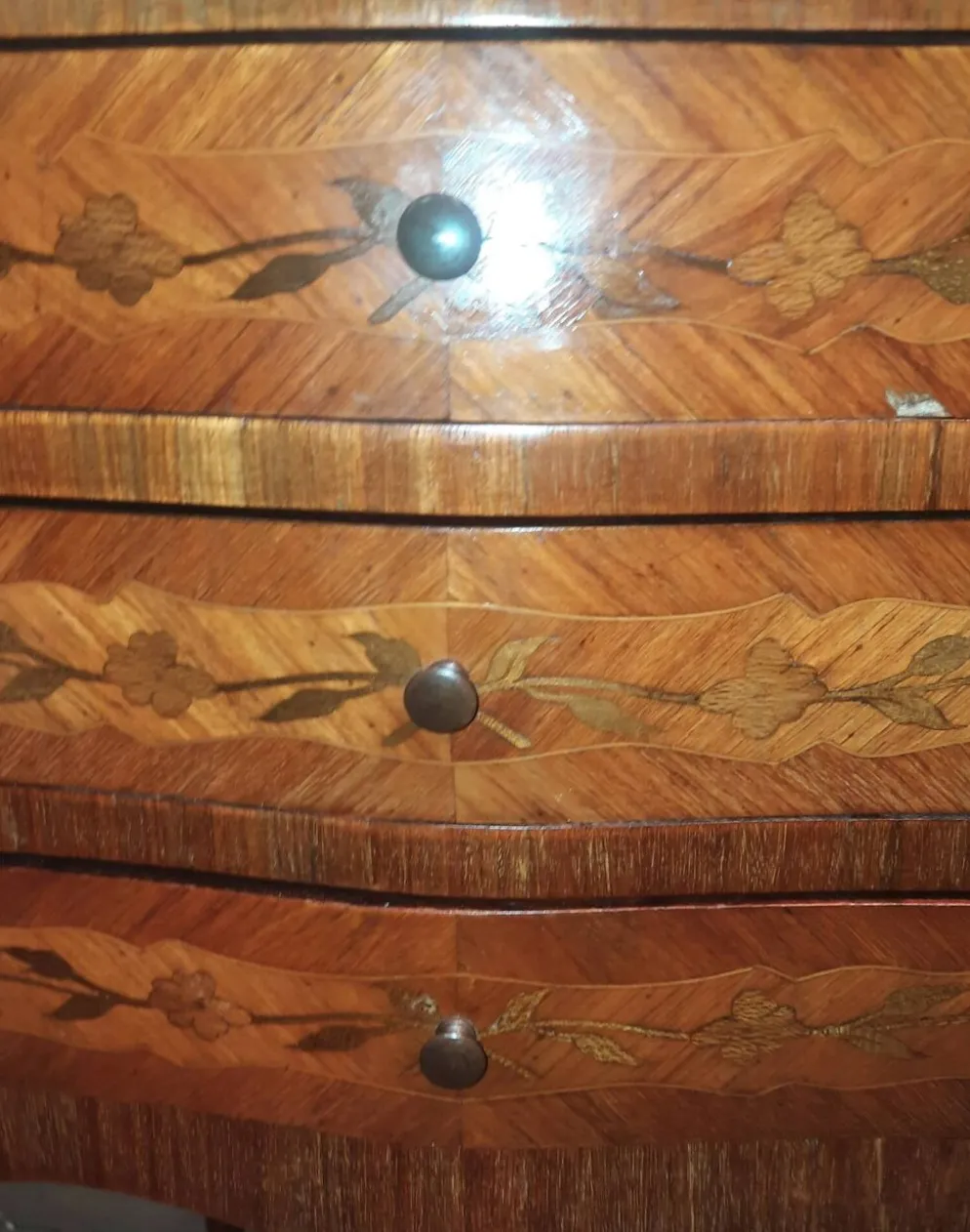 Chevet en marquetterie fleurie de style Louis XV