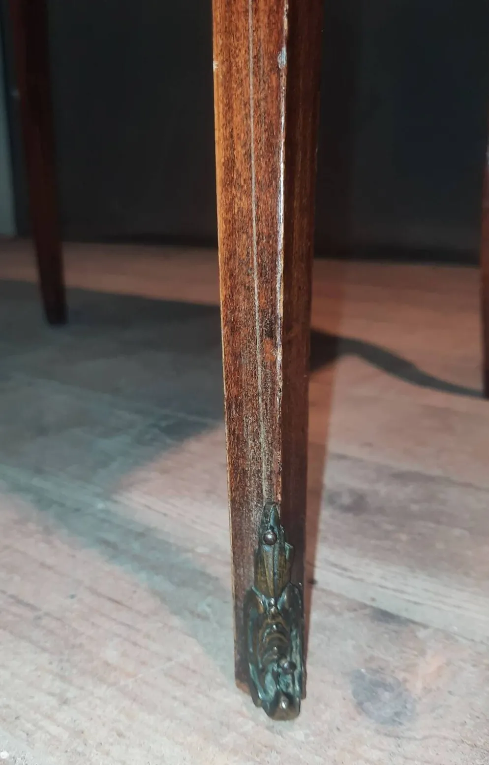 Chevet en marquetterie fleurie de style Louis XV
