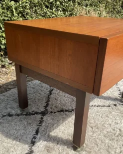 Chevet vintage des années 60-70 en teck
