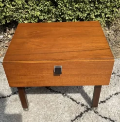 Chevet vintage des années 60-70 en teck