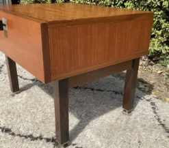 Chevet vintage des années 60-70 en teck