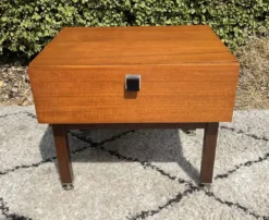 Chevet vintage des années 60-70 en teck
