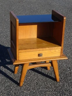 Chevet vintage en chêne aux pieds compas