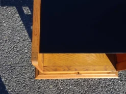 Chevet vintage en chêne aux pieds compas
