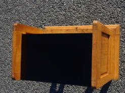 Chevet vintage en chêne aux pieds compas
