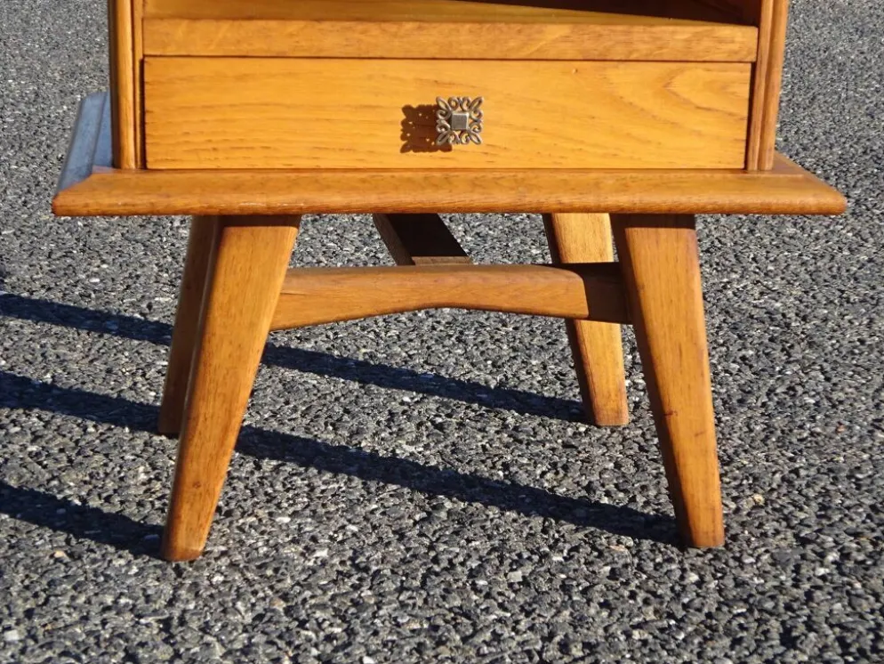 Chevet vintage en chêne aux pieds compas