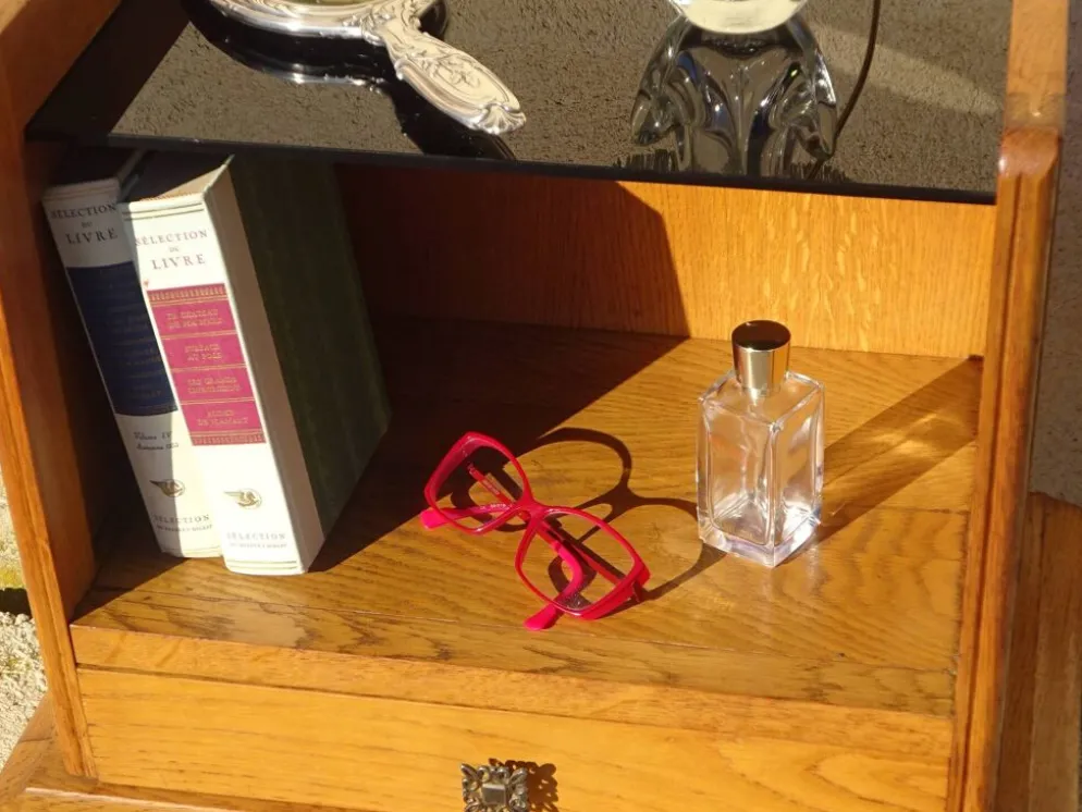 Chevet vintage en chêne aux pieds compas