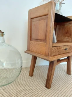 Chevet vintage en chêne à pieds compas plateau en verre noir-50s 60s