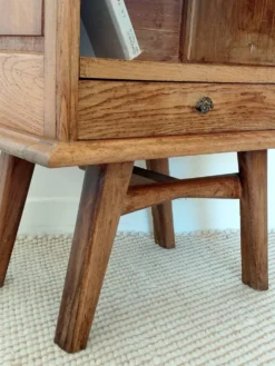Chevet vintage en chêne à pieds compas plateau en verre noir-50s 60s