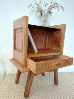 Chevet vintage en chêne à pieds compas plateau en verre noir-50s 60s
