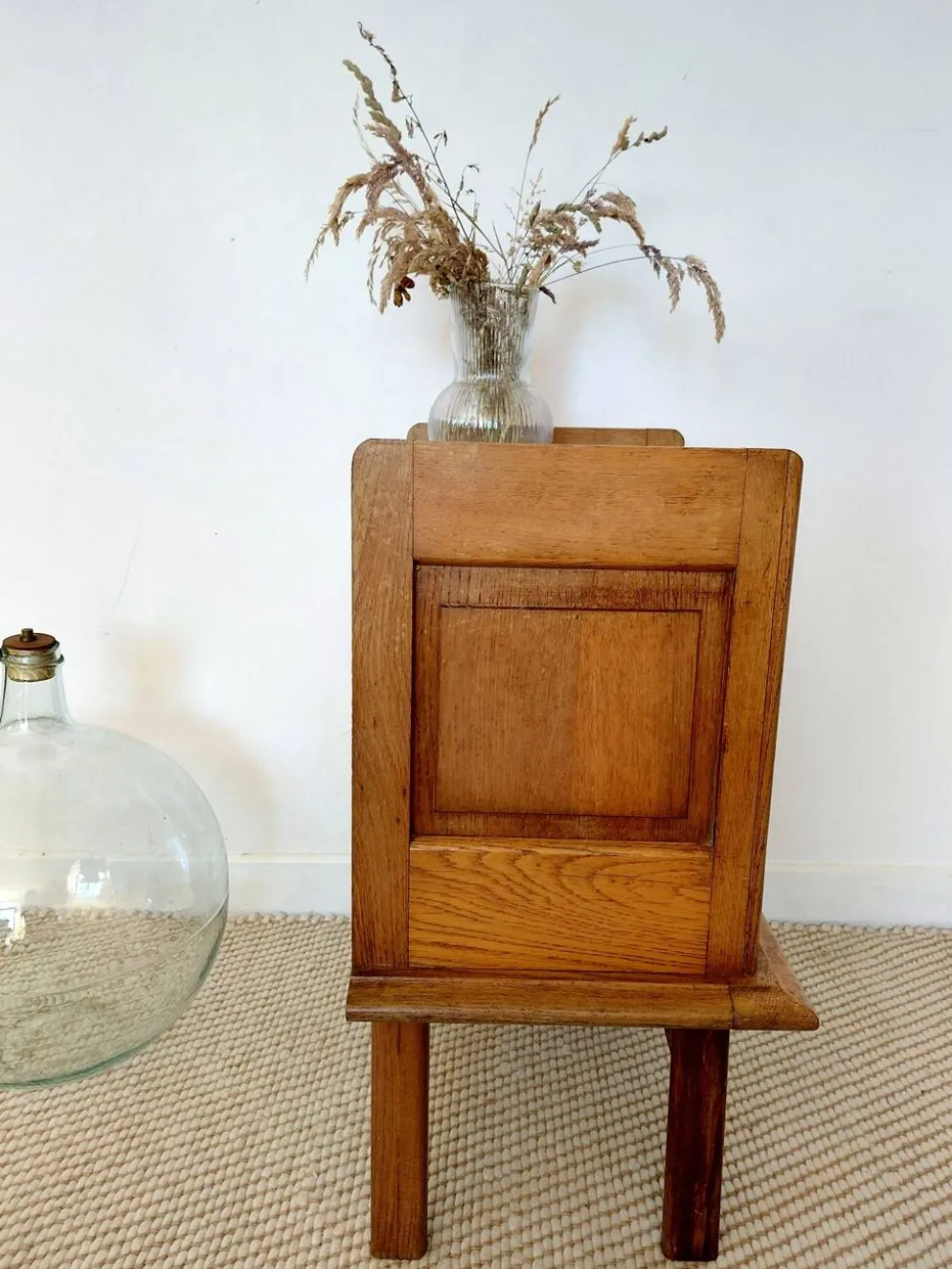Chevet vintage en chêne à pieds compas plateau en verre noir-50s 60s