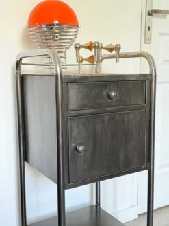 Chevet vintage en métal brossé