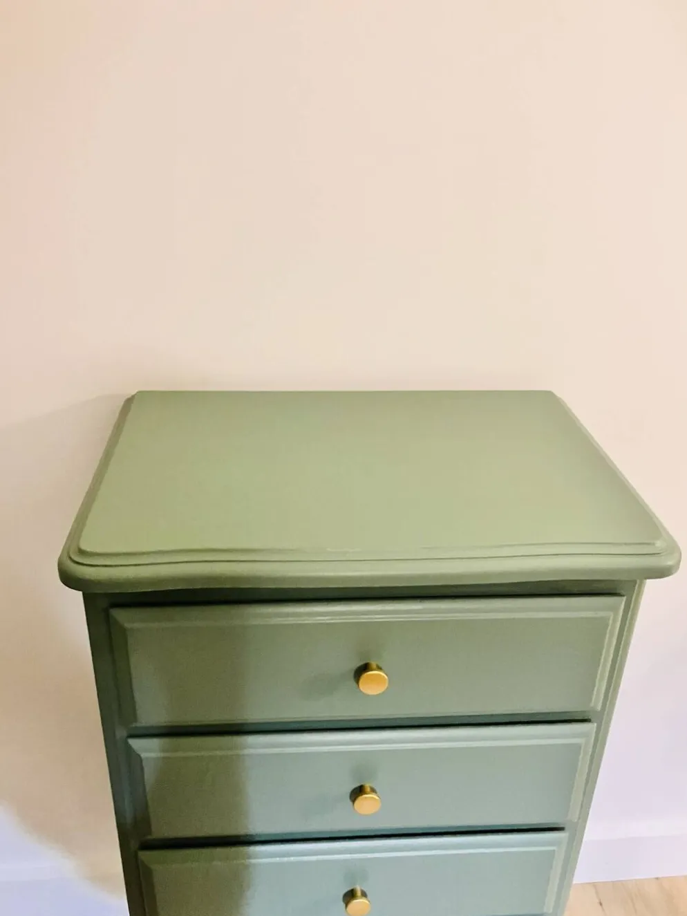 Chiffonnier en bois poignées dorées