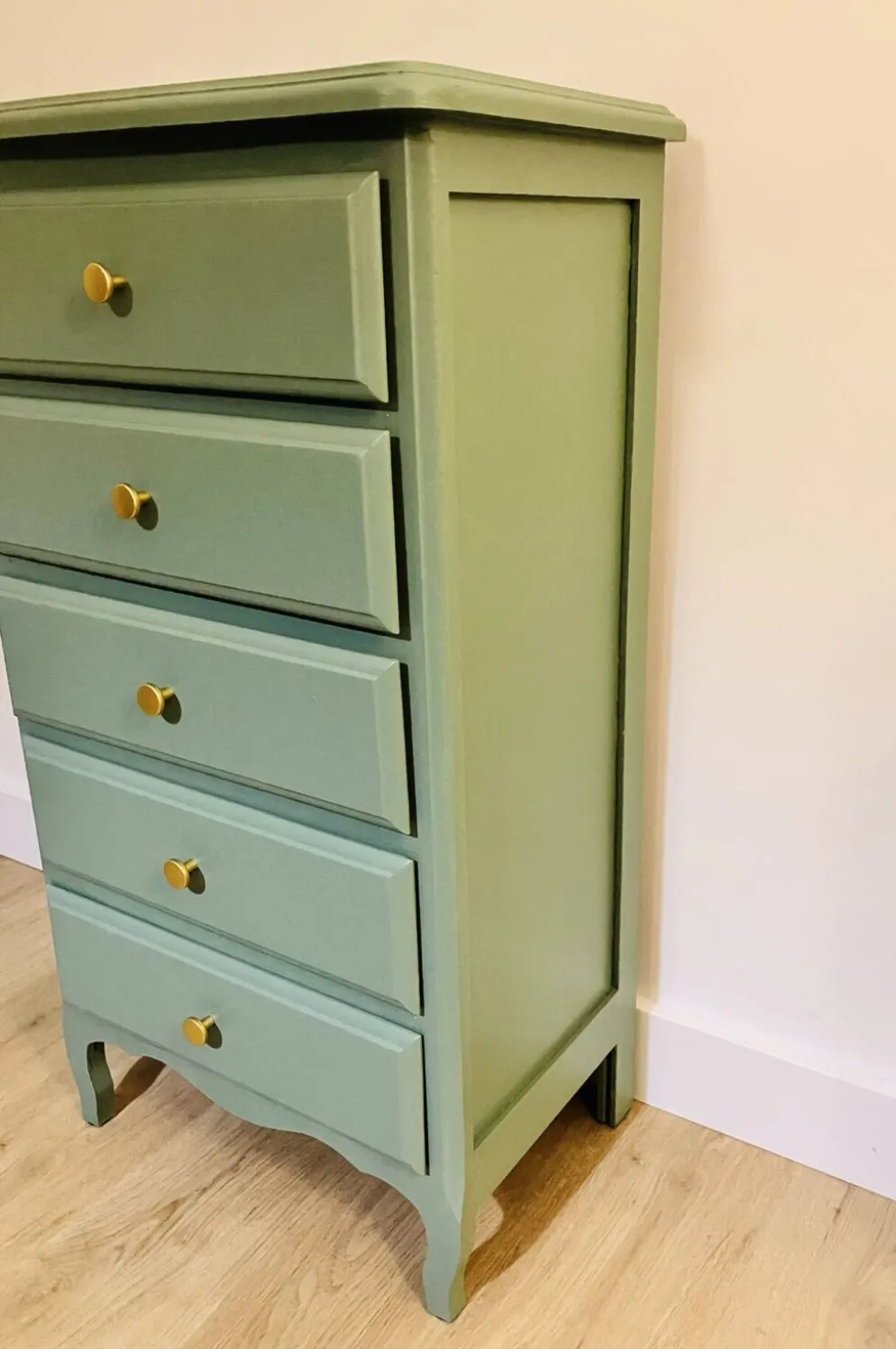 Chiffonnier en bois poignées dorées