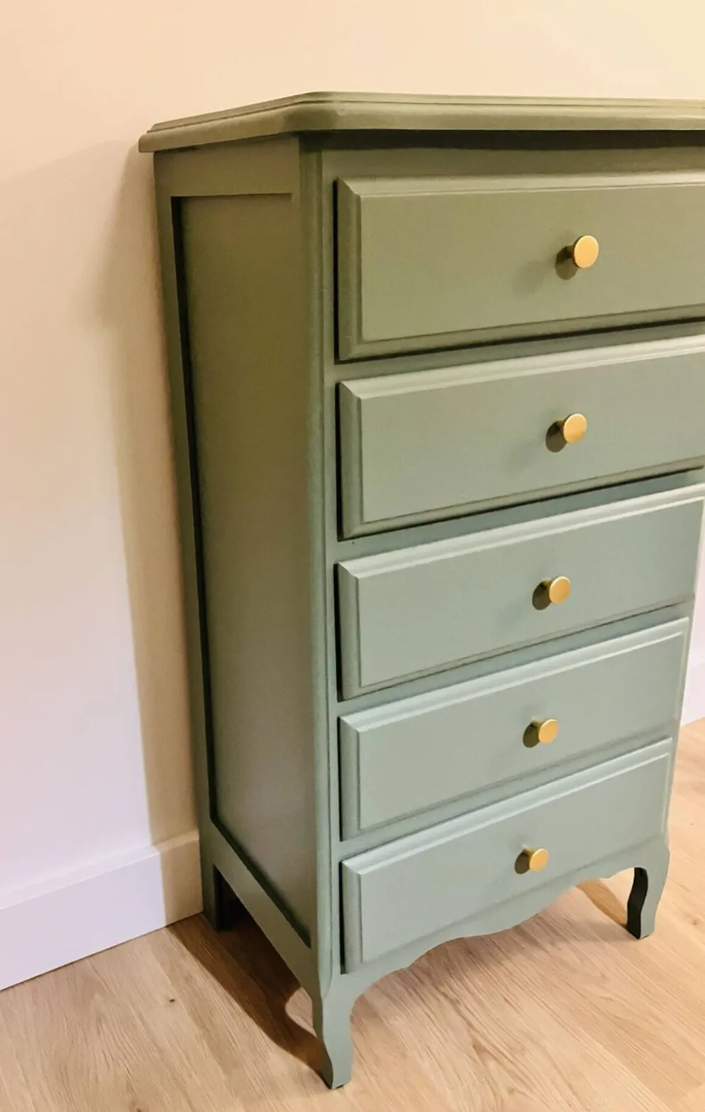 Chiffonnier en bois poignées dorées