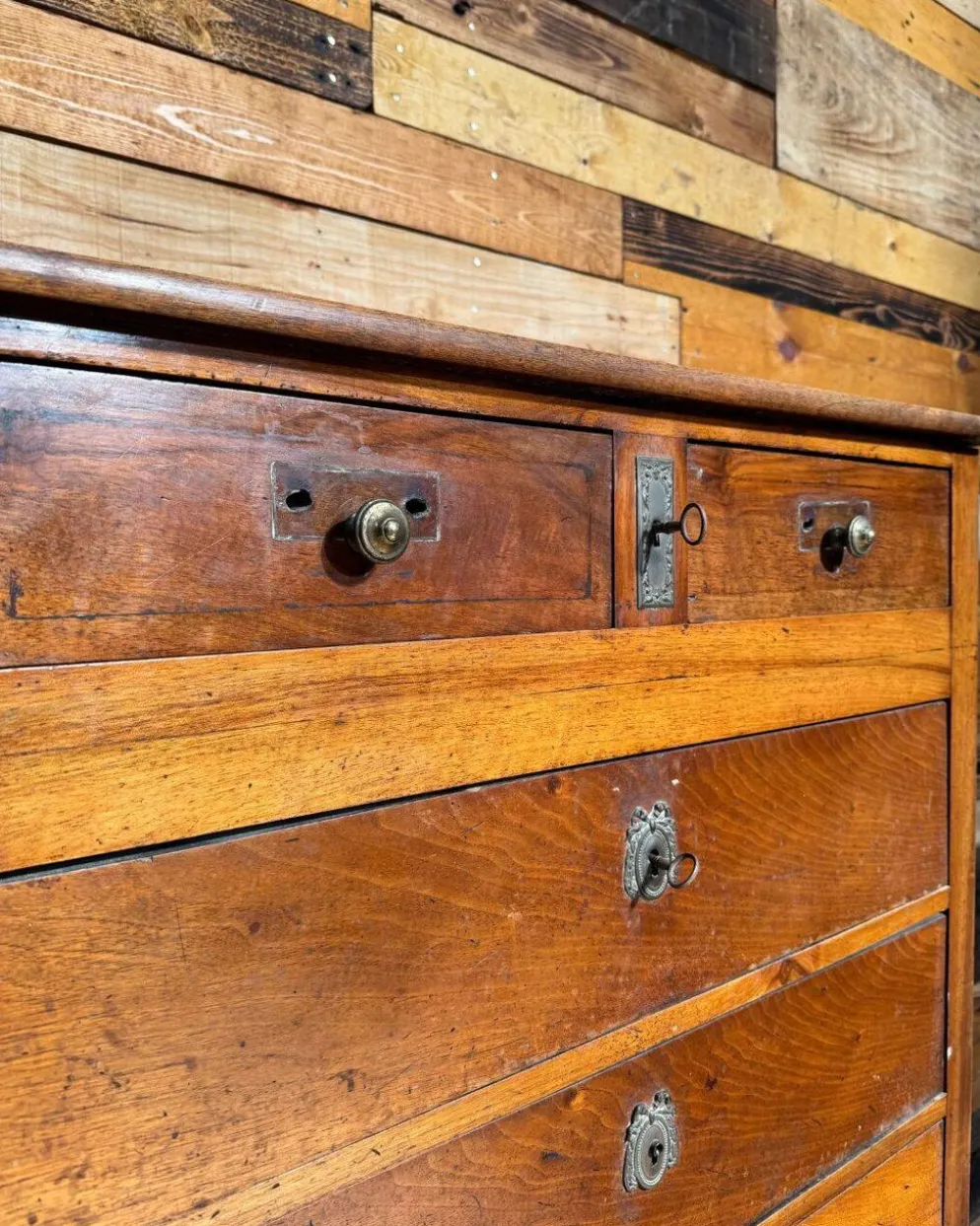Chiffonnier en noyer