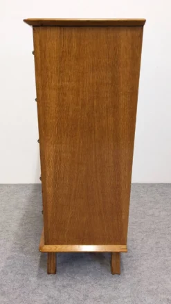 Chiffonnier ou commode haute moderniste en chêne blond, France vers 1950